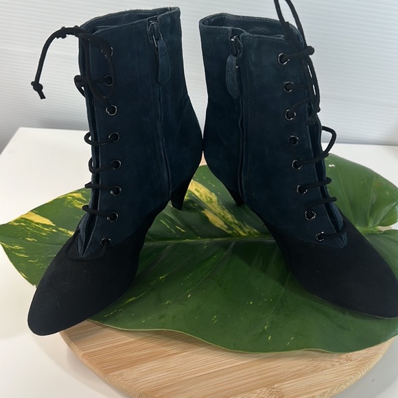 Tory Burch booties with beautiful embroidery size 5 blue - Picture 6 of 11